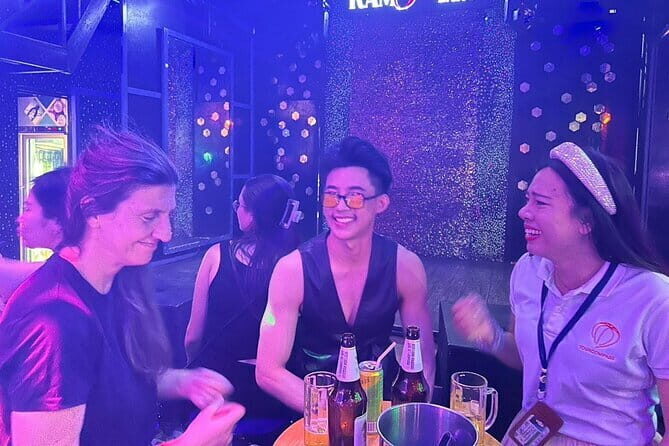 Chiang Mai Ladyboy Cabaret Show with Dinner and Drinks - A Deep Dive into the Chiang Mai Ladyboy Cabaret Experience