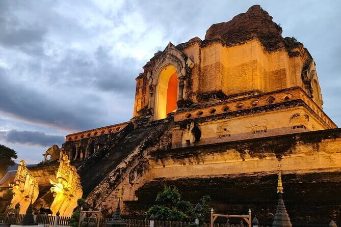 Chiang Mai Old City & Temples 3 hour Twilight Walking Tour - A Detailed Look at the Chiang Mai Old City & Temples Twilight Walk