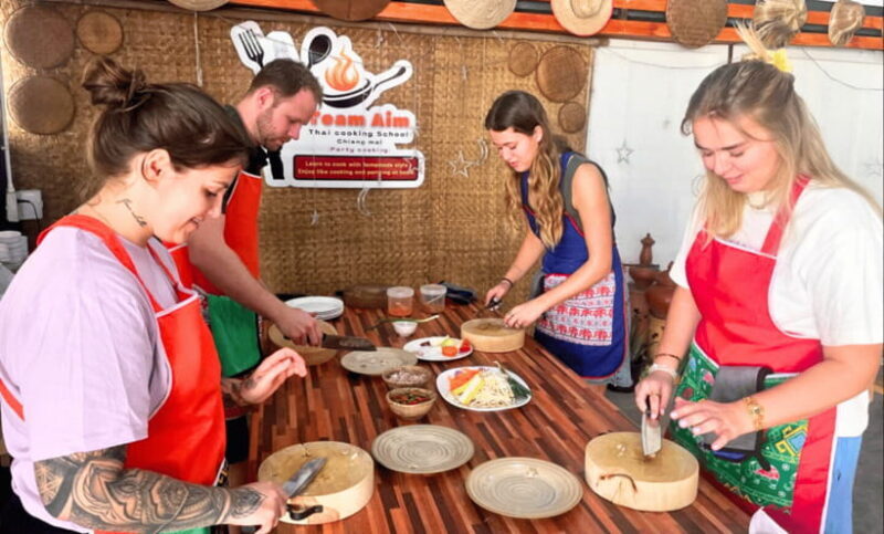 Chiang Mai : Super Fun Thai Cooking Class - Who Should Consider This Experience?