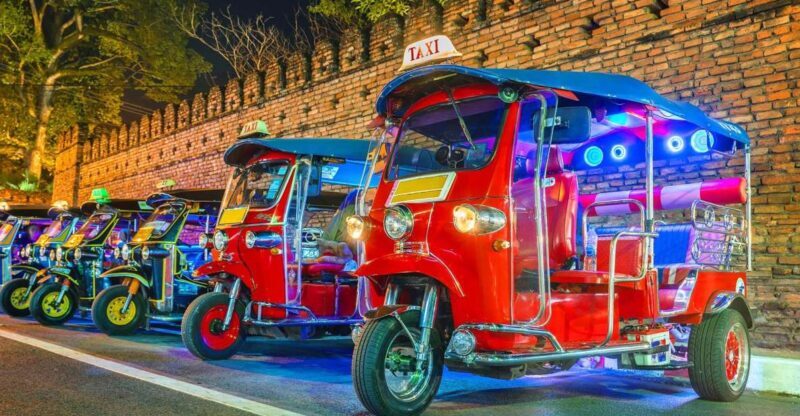 Chiang Mai: Temples and Street Food Night Tour by Tuk Tuk - Discover Chiang Mais Night Charm on a Private Tuk Tuk Tour