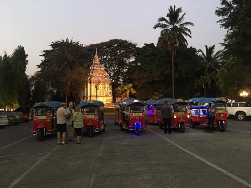 Chiang Mai: Temples and Street Food Night Tour by Tuk Tuk - Who Should Consider This Tour?