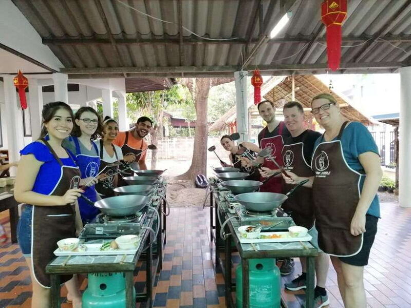 Chiang Mai: Thai Cooking and Market Tour with Lanna Smile - Who Should Sign Up?