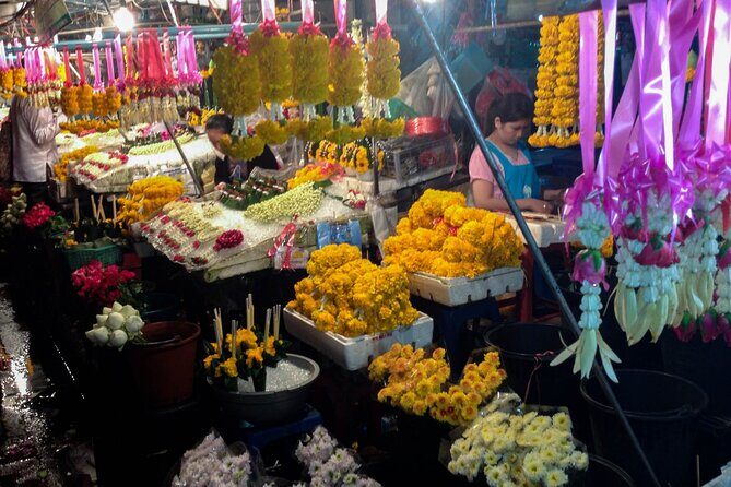 Chiang Mai Tuk Tuk Evening Tour with Temples & Street Foods - Frequently Asked Questions