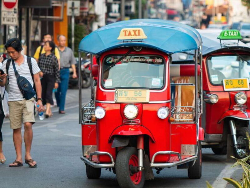 Chiang Mai: Tuk-Tuk Evening Tour with Temples & Street Foods - A Detailed Look at the Tour Experience
