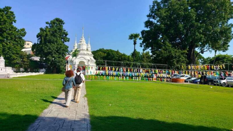 Chiang Mai: Tuk-Tuk Evening Tour with Temples & Street Foods - The Sum Up