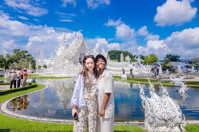 Chiang Rai 7 Incredible Highlights Tour Lunch Included - Exploring Chiang Rai: A Day of Iconic Sights and Cultural Encounters