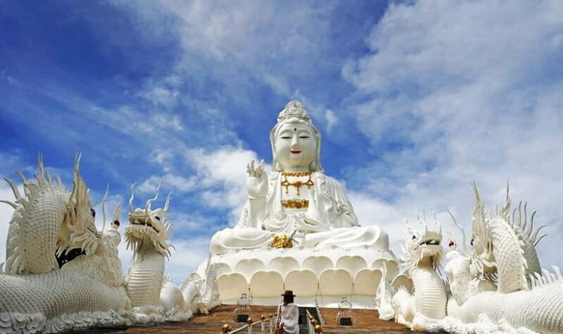 Chiang Rai: Excursion White, Blue,Red Temples & Lalitta Café - Key Points