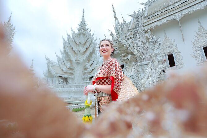 Chiang Rai Photos of traditional Thai costumes White Temple - Key Points