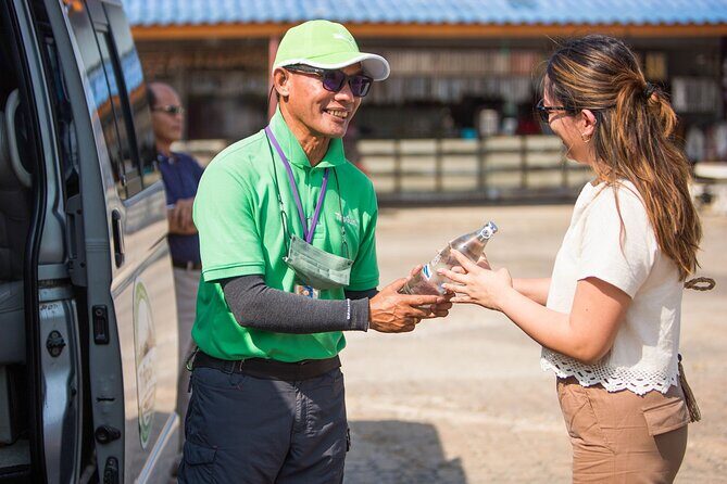 Chiang Rai White Temple, Blue Temple and more from Chiang Mai - The Guides and Their Stories