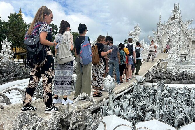 Chiang Rai: Wonderful Temples & 7 Major Sites - Free Lunch - Exploring Chiang Rai: A Well-Balanced Day of Temples and Culture