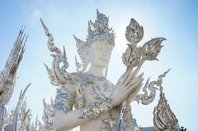 Chiangmai to White Temple, Blue Temple & Black museum - Frequently Asked Questions