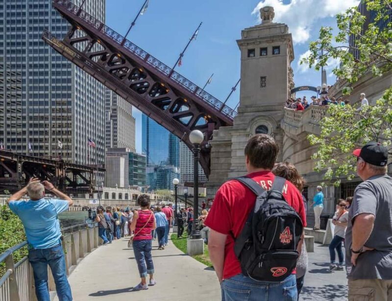 Chicago: Best of Attractions Walking Tour +Bike/Kayak Rental - Practical Considerations and Tips