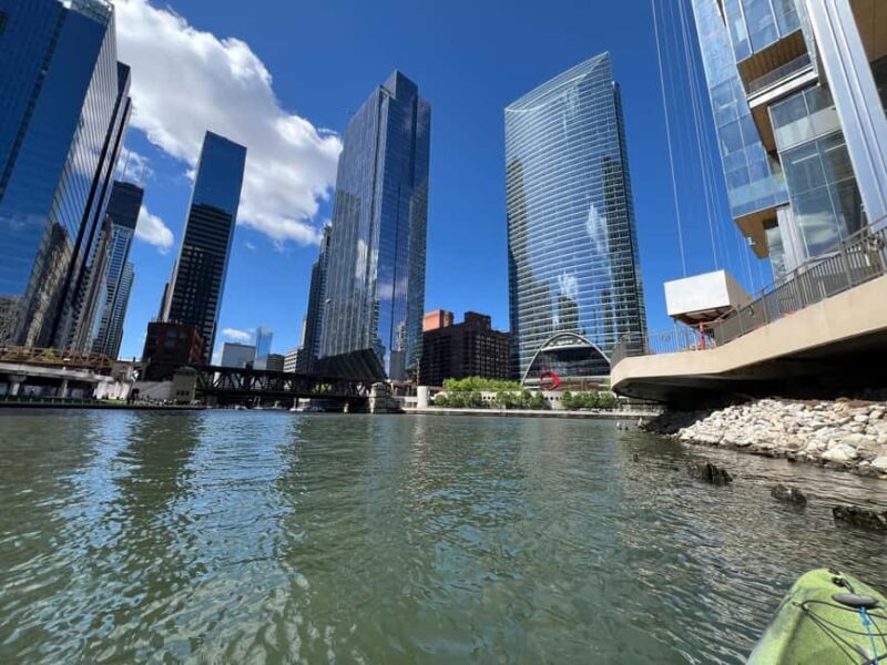 Chicago: Characters and Cons Guided Kayak Tour - Starting Off: Safety, Instructions, and First Paddles