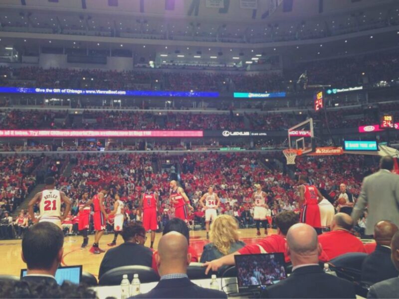 Chicago: Chicago Bulls Basketball Game Ticket - Experience the Excitement of a Chicago Bulls Game at United Center