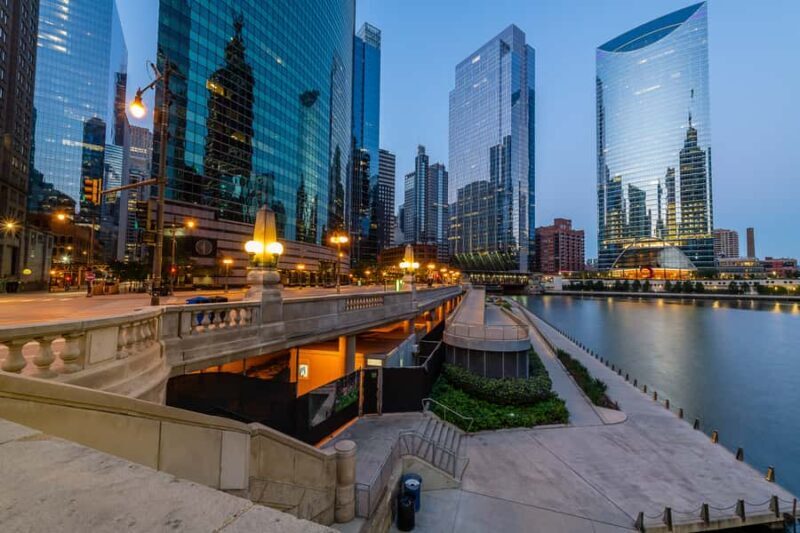 Chicago: Family Friendly Ghost Walking Tour with Local Guide - Why This Tour Works