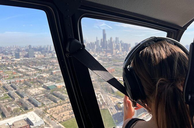 Chicago Helicopter 10-Minute Tour for up to Three Passengers - Navy Pier (4 minutes)