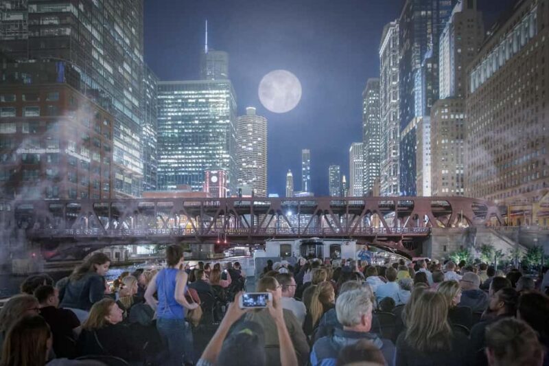 Chicago: Historic Gangsters & Twilight Tales Night Cruise - Key Points