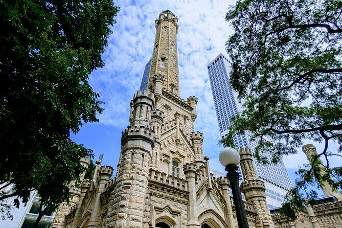 Chicago Magnificent Mile Scavenger Hunt Walking Tour and Game - Key Points
