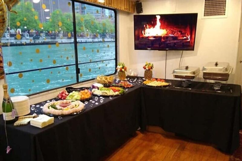 Chicago: Mimosa n' Bloody Mary Cruise - Drinks and Atmosphere