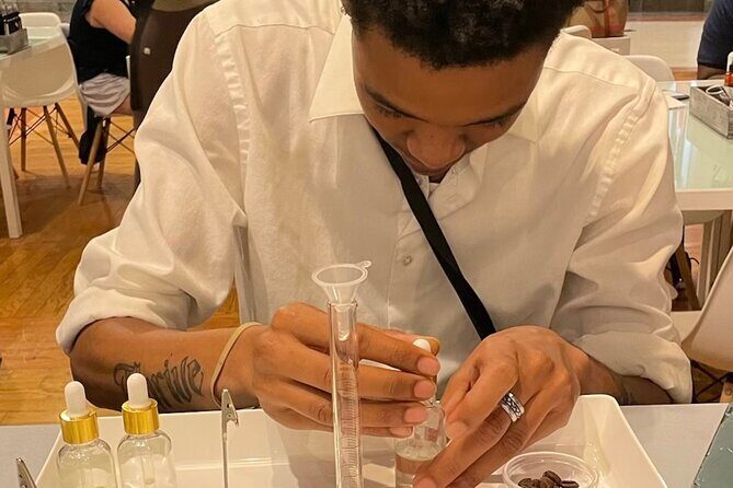 Chicago Perfume Making Classes on Magnificent Mile - Who Should Book This Experience?