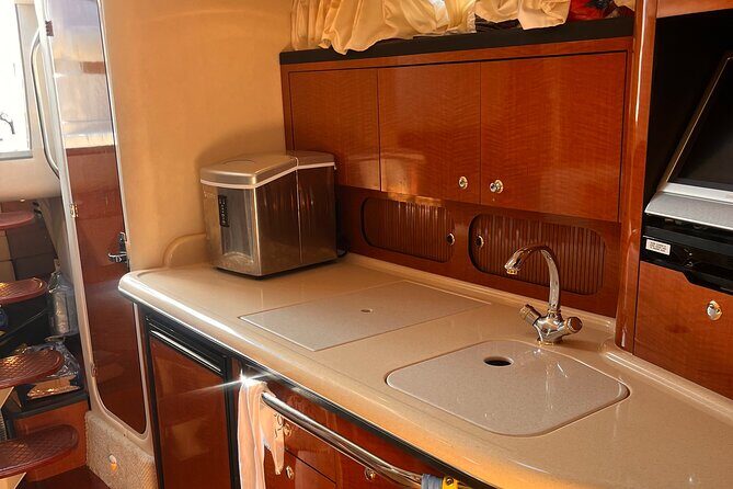 Chicago Private Boat Day - Sunset, Skyline & Celebration - Exploring the Chicago Private Boat Experience