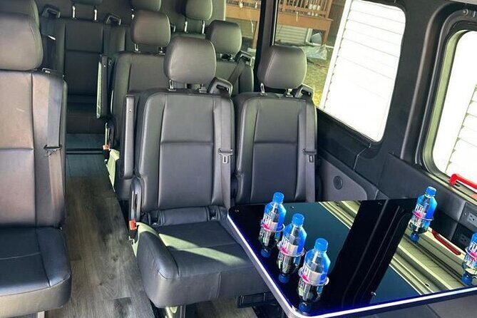 Chicago Private Transport Tour Limousine Luxury - An En Route Look at Chicago in Comfort and Style