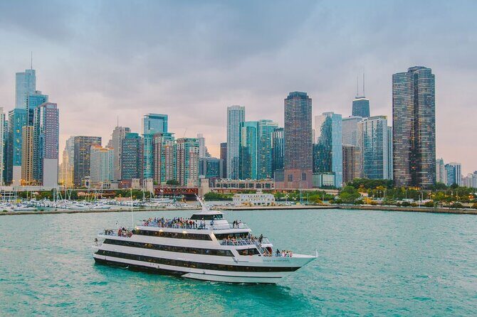 Chicago Signature Lunch Cruise on Lake Michigan - Entertainment and Atmosphere: Fun and Lively