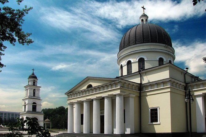 Chisinau Half-Day Private Tour by Bike with Local Guide - FAQ