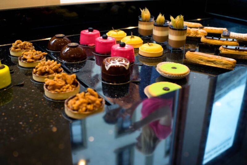 Chocolate Flavors Walking Tour of Geneva - Detailed Breakdown of the Itinerary