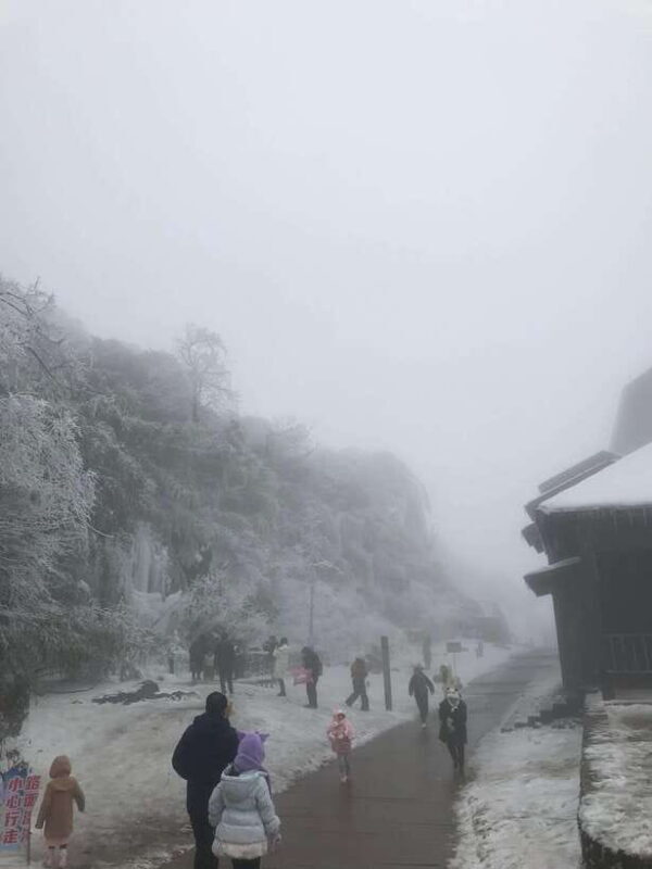 Chongqing:1-day Jinfoshan Mt hiketrip (licen guide,with car) - Frequently Asked Questions