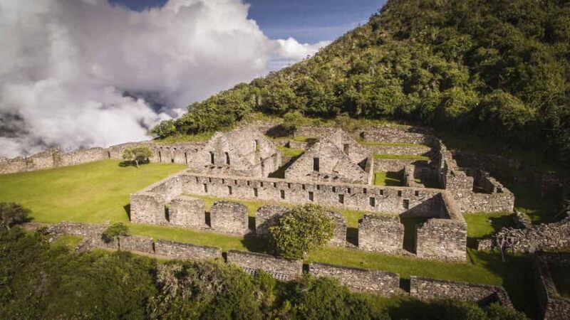 Choquequirao: The enigmatic lost Inca city | 5D - Cabañas | - Day 1: Cusco to Chikisqa via Saywite and Capuliyoc
