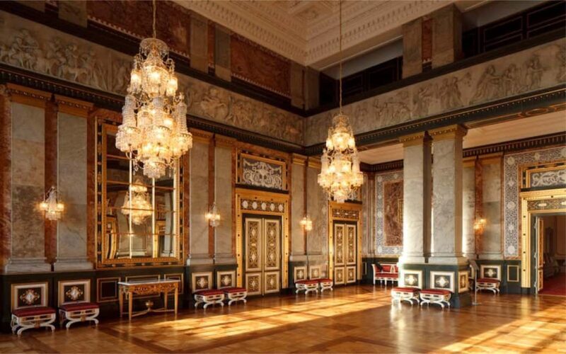 Christiansborg Palace Tour in Spanish - Discover Christiansborg Palace in Copenhagen