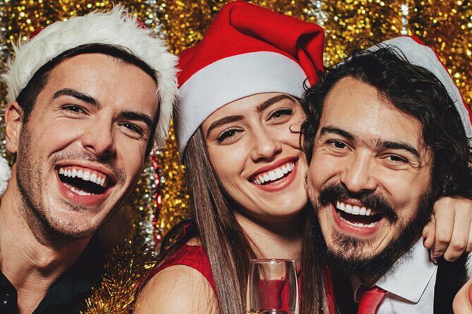 Christmas Day Dinner Cruise on Sydney Harbour - Experience the Magic of a Christmas Day Dinner Cruise on Sydney Harbour