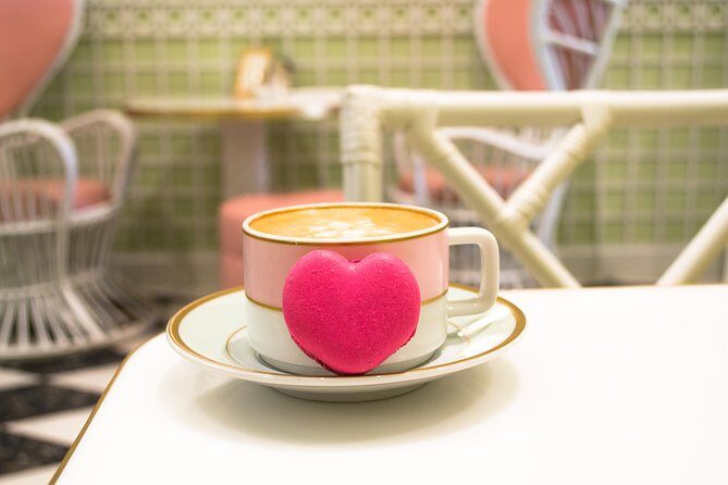 Christmas Lights in Beverly Hills - Private Guide and Free Coffee with Dessert - A Closer Look at the Tour Itinerary