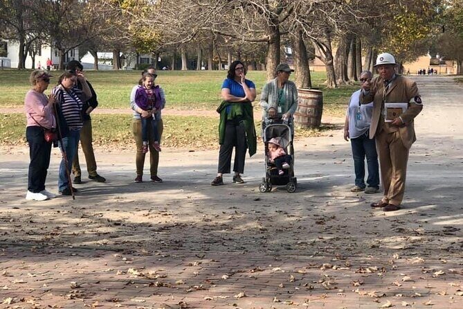 Christmas on the Homefront: A 1-Hour World War II Character Tour - Key Points