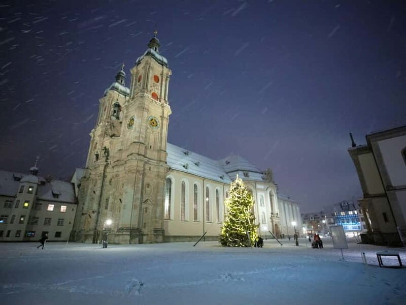 christmas tour in the city of stars - Key Points