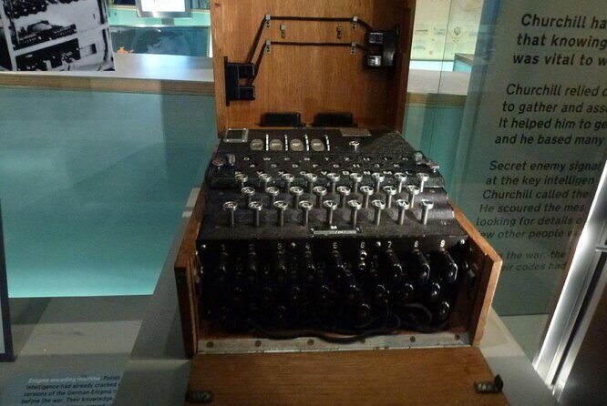Churchill War Rooms "Behind The Glass" and Private Car Tour - A Detailed Look at What You Can Expect