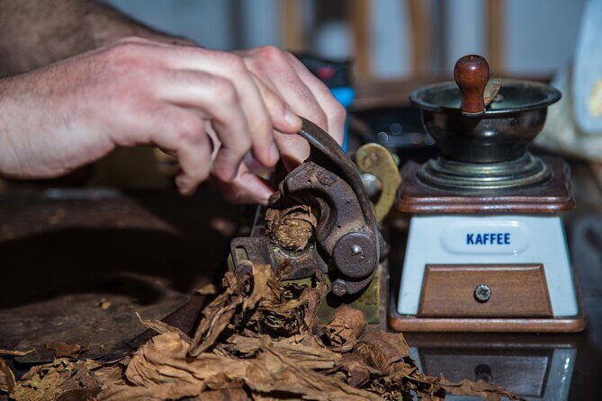 Cigar Rolling Experience with Rum and Chocolate Pairing - A Detailed Look at the Cigar Rolling Experience with Rum and Chocolate Pairing