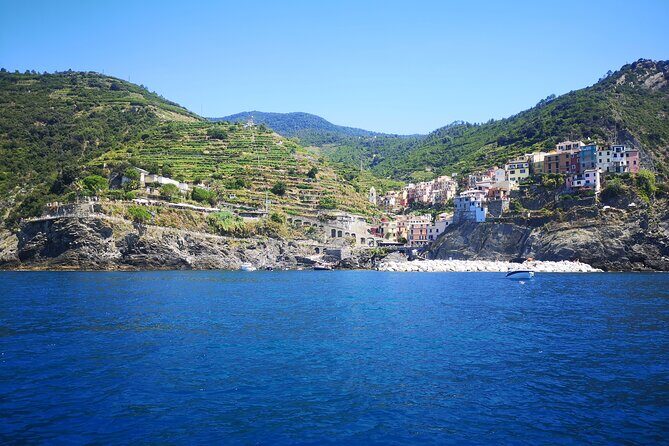 Cinque Terre by the sea with local wine - Authenticity & Atmosphere Based on Reviews