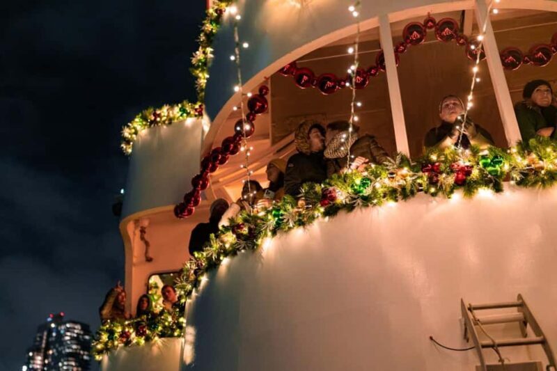 Circle Line: New Years Dinner Fireworks Cruise (All Ages) - Who Will Love This Experience?