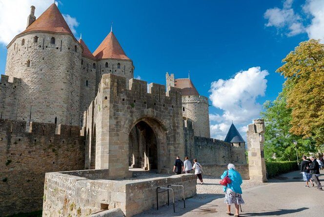 Cité de Carcassonne Guided Walking tour. Private tour. - Discovering Carcassonne’s Medieval Magnificence