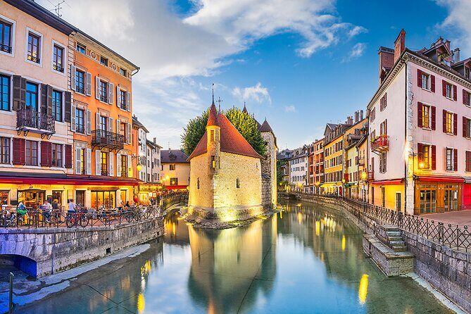 City Game Annecy and the shadow of the sword - Exploring Annecy in a New Way: The City Game Experience