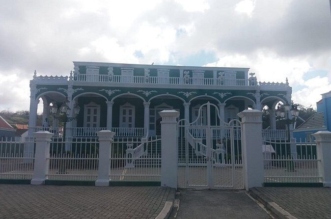 city highlights & cave - Who Should Consider This Tour?