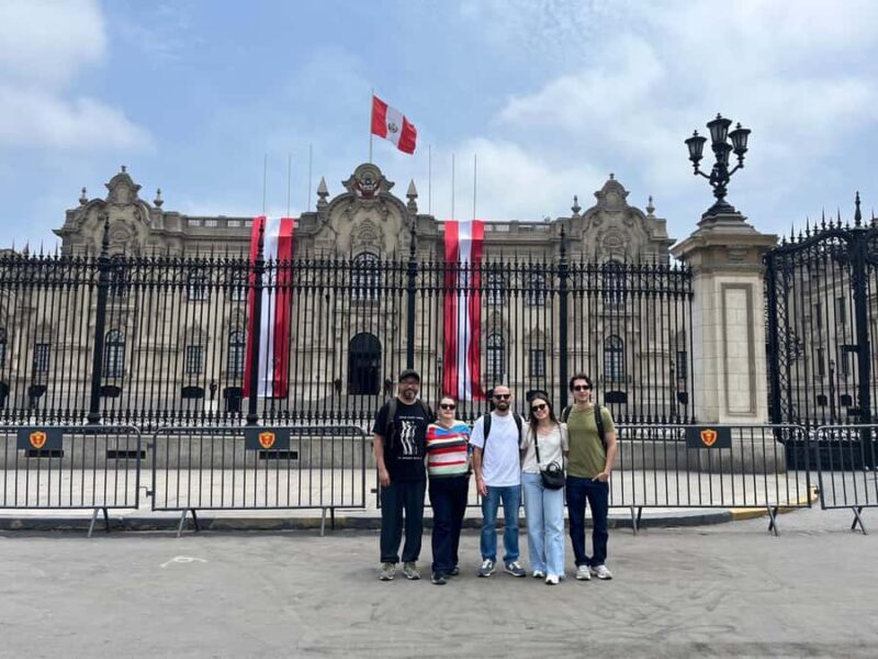 City tour and the best highlights in lima - Starting in Miraflores: Love Park and the Costa Verde