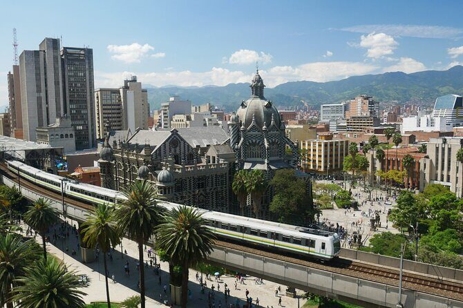 City Tour + Commune 13 Medellin - The Sum Up