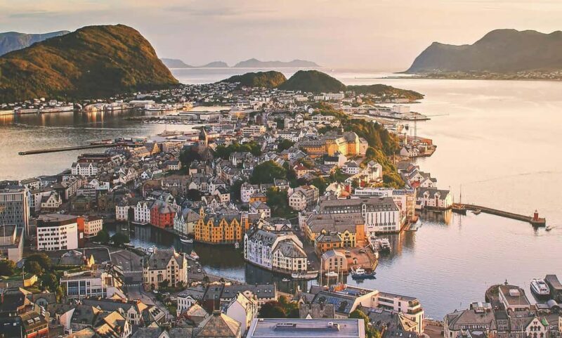 City tour in Ålesund: Art Nouveau, sea views, and insider tips - A Deep Dive Into the Experience