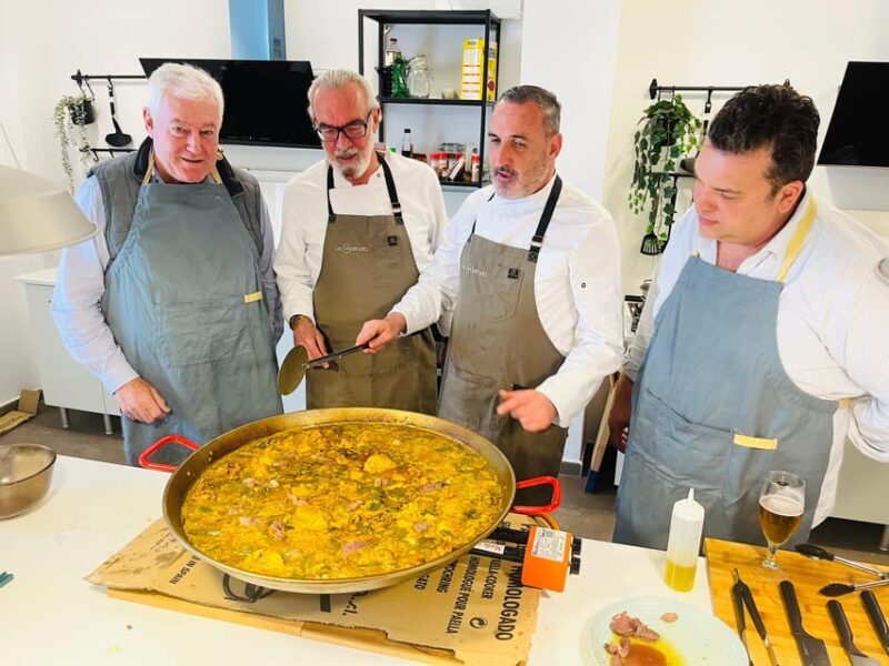 Class of Valencian Paella with welcome drinks and tapas - A detailed look at the Valencian Paella class
