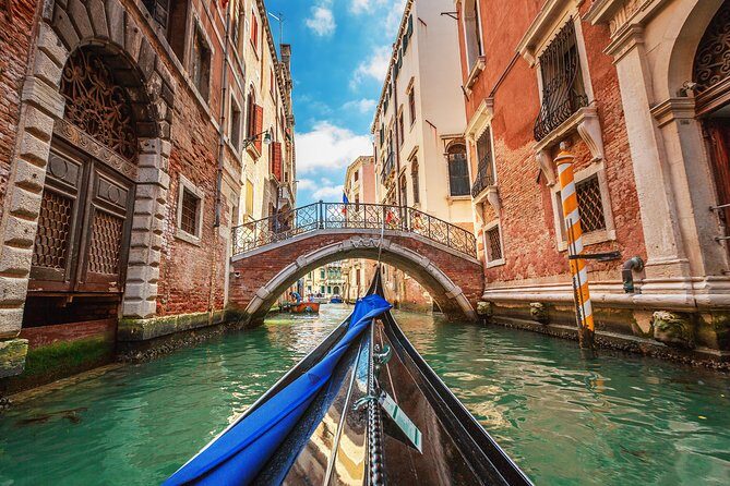 Classic 30-Minute Gondola Ride in Venice - Key Points