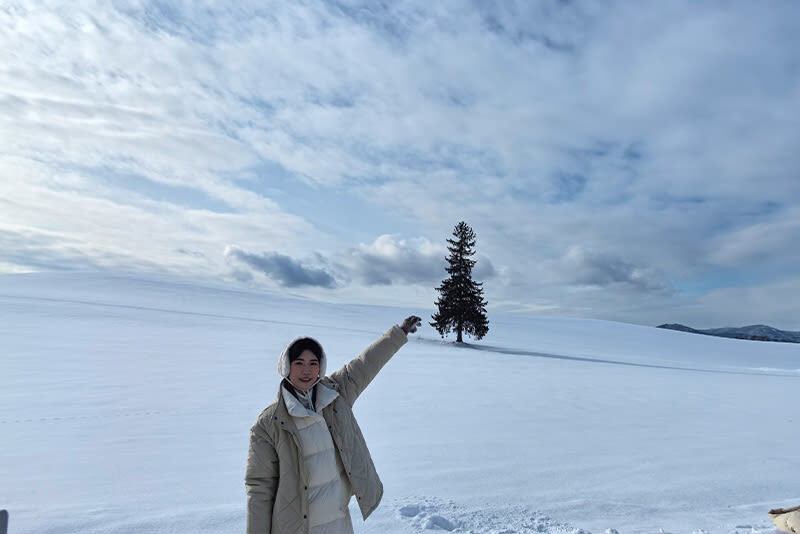 Classic Hokkaido Asahikawa & Biei Photo Spot Day Tour: Asahiyama Zoo & Shirahige Waterfall & Shirogane Blue Pond & Biei - Shirahige Falls: a brief stop with real drama