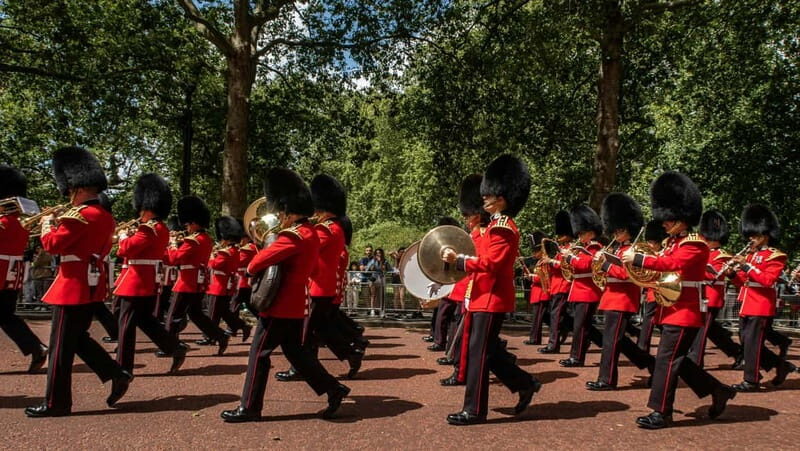 Classic London Tour & Changing The Guards History In Action - Discover London’s Iconic Landmarks with a Personal Touch
